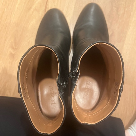Gently worn leather j. Crew boots - Picture 3 of 3